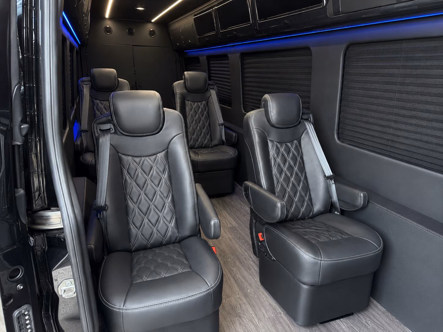 easily book transportation for your next airport transfer 1